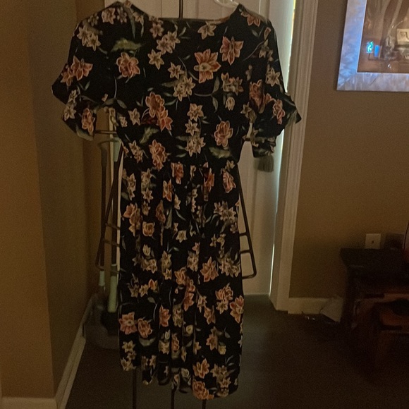 Black multi color junior dress, knee length. - Picture 2 of 3